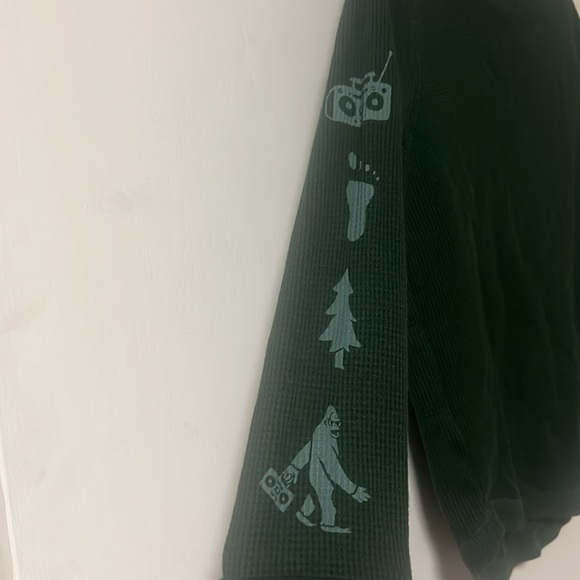 Old navy boys S(6/7) dark green Yeti waffle tee, EUC - Picture 4 of 6